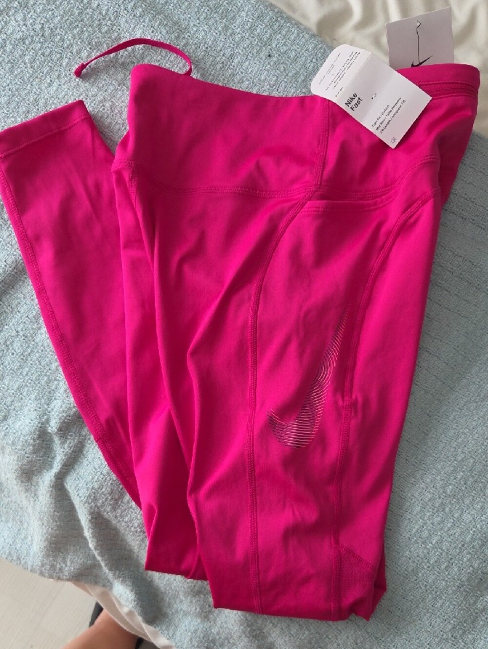 Nike Girls Capri Leggings in Bright Pink - Picture 2 of 4